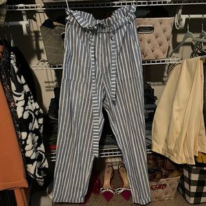 Super cute light weight paper bag top Lush pants